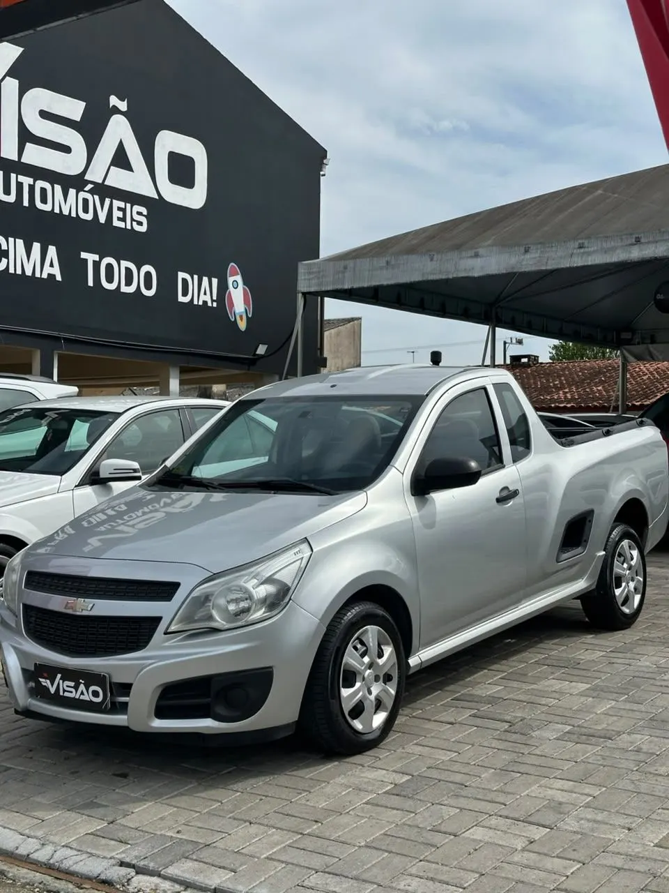 Chevrolet Montana LS 1.4 2017 no pátio da Visão