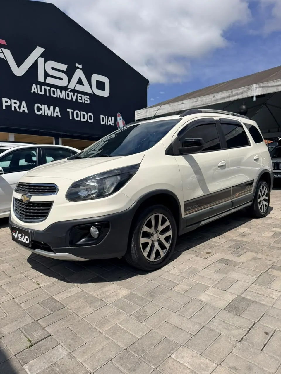 Chevrolet Spin Activ 1.8 2018 no pátio da Visão