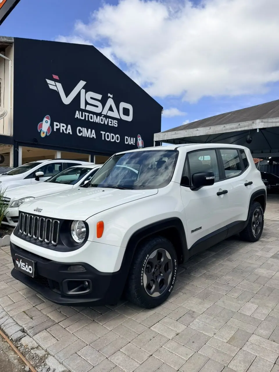 Jeep Renegade Sport 1.8 2016 no pátio da Visão